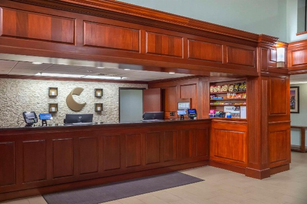 Comfort Suites Outlet Center image 4